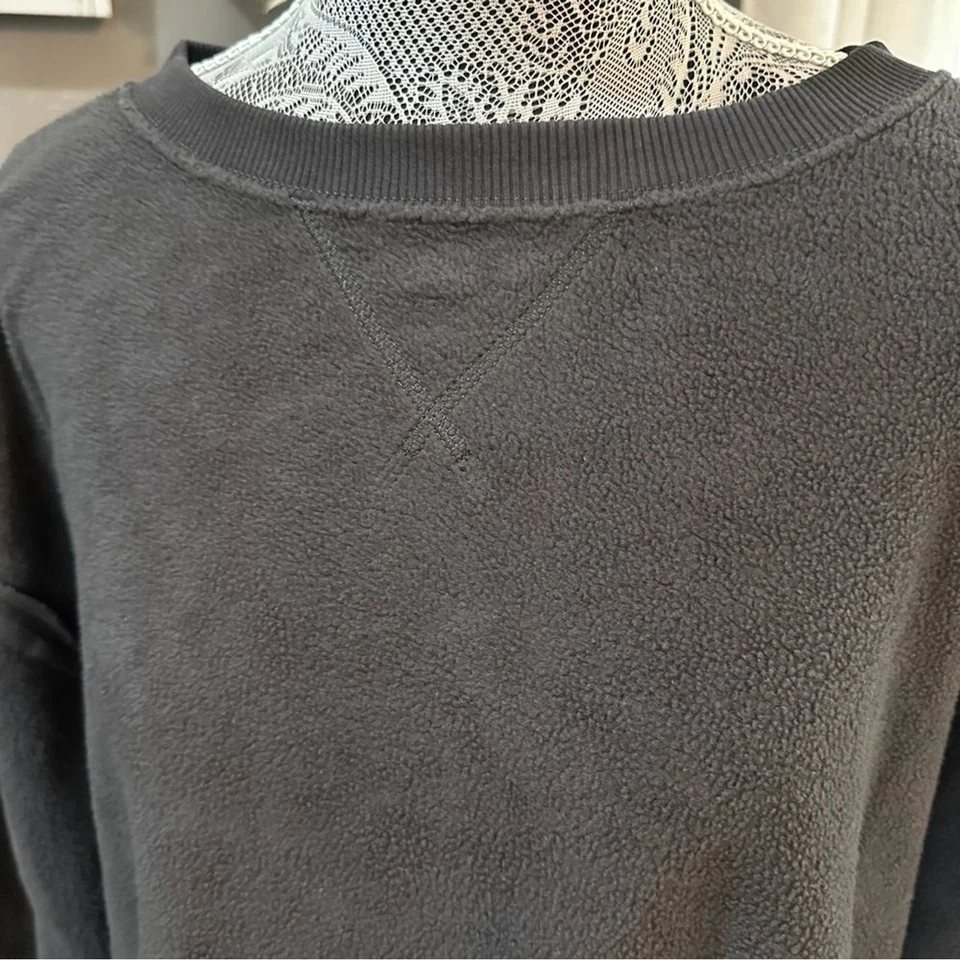 Sudadera polar American Eagle “Seriously Huggable” carbón acogedora holgada Crew Foto 3 de 4