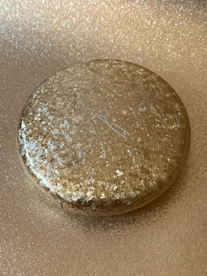 Mac Opalescent Face Powder Here Comes Joy NEU Highlighter - Bild 4 von 4