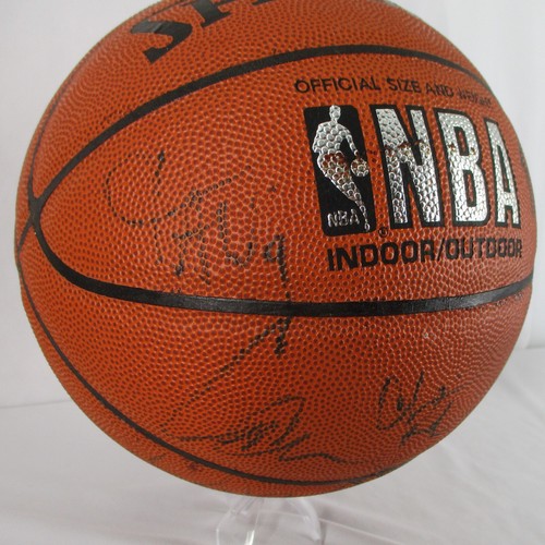 1992-93 Sacramento Kings Team Signed Indoor Outdoor Basketball (12) Signatures - Picture 2 of 14
