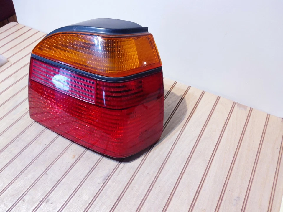 VOLKSWAGEN GOLF CONVERTIBLE TAIL LIGHT  PASSENGER SIDE OEM 1999-2002 - Image 2 of 4