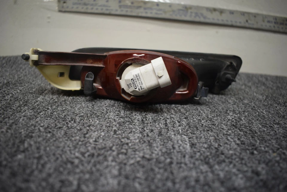 2001-2005 BMW 330I RIGHT SIDE FOG LIGHT FACTORY OEM - Image 4 of 4