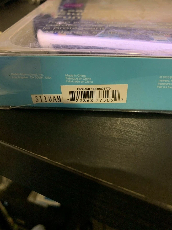 BELKIN Leather Sleeve For iPad 2nd & 3rd Generation - Image 3 of 3