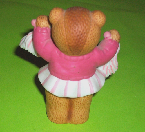 ⭐ VINTAGE ENESCO LUCY RIGG & ME BEAR FIGURINE CHEERLEADER TWO POMPOM 1985⭐ - Picture 2 of 2