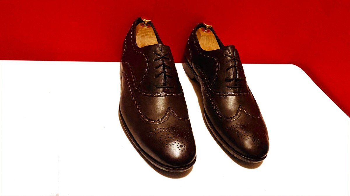 Bottega Veneta Two-Tone Brown and Black Oxfords Bottega Veneta - The Tire Rubber-Trimmed Leather Derby Shoes  main image 3
