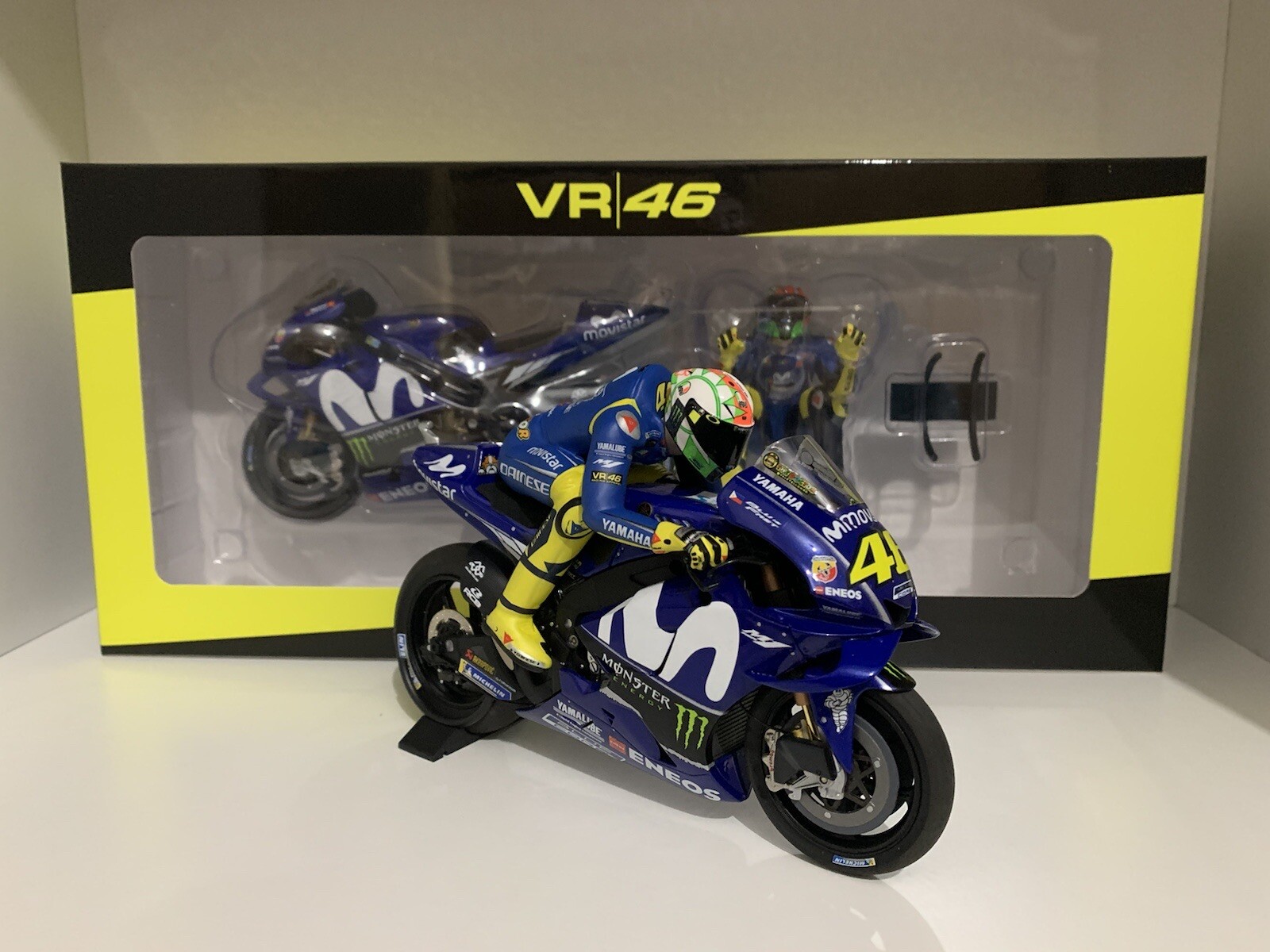 Foto 1 di 8
