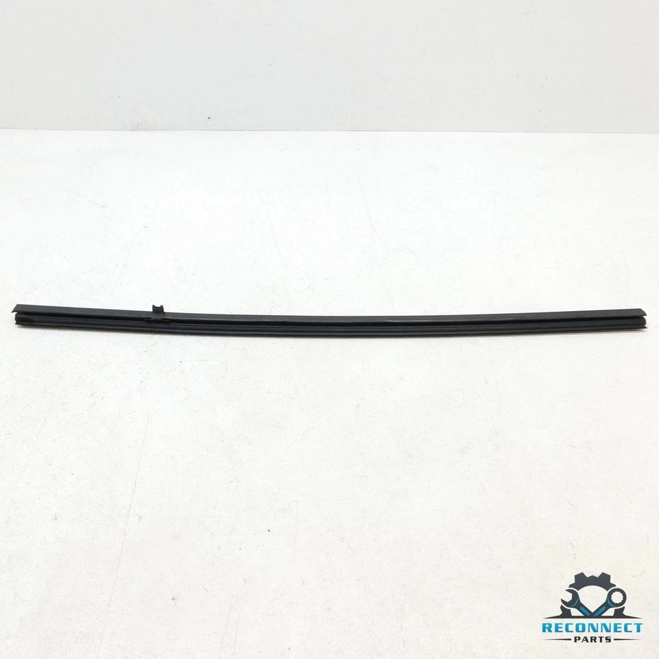07-13 BMW 335i Cinturón de ventana de puerta delantera izquierda resistente al clima embellecedor de sellado de canal OEM Foto 2 de 4