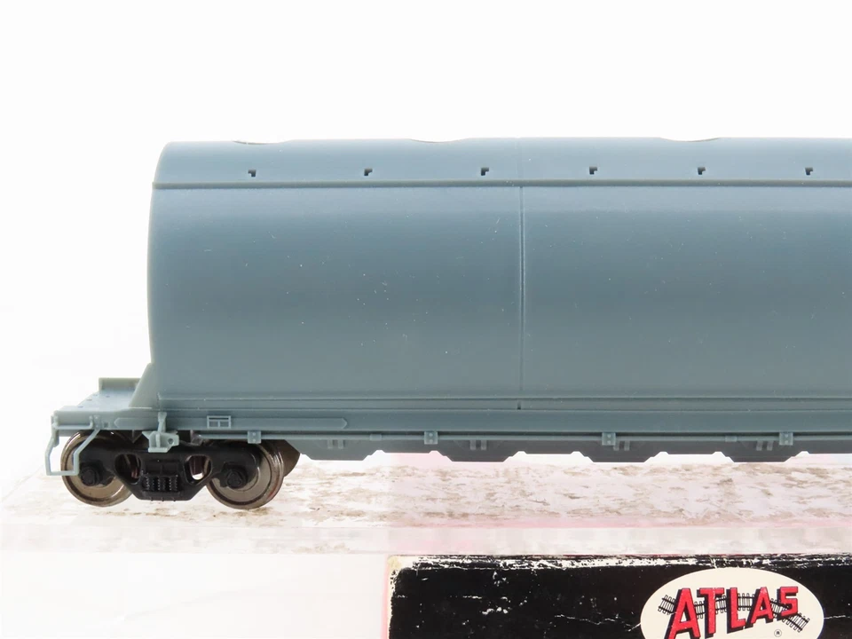 HO Scale Atlas #1950 Undecorated ACF 6 Bay Cylindrical Hopper - Image 2 of 4
