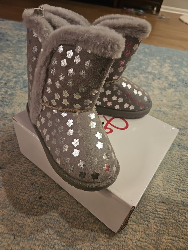 Olivia Miller Girls' Slipper Winter Boots Silver Stars, Faux Fur Gray Size 4