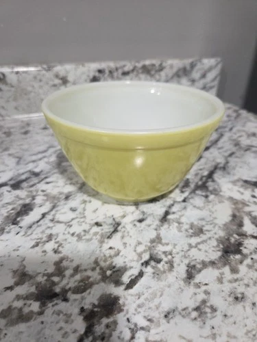 Vintage Pyrex 401 Avocado Green Mixing Bowl 1.5 Pint