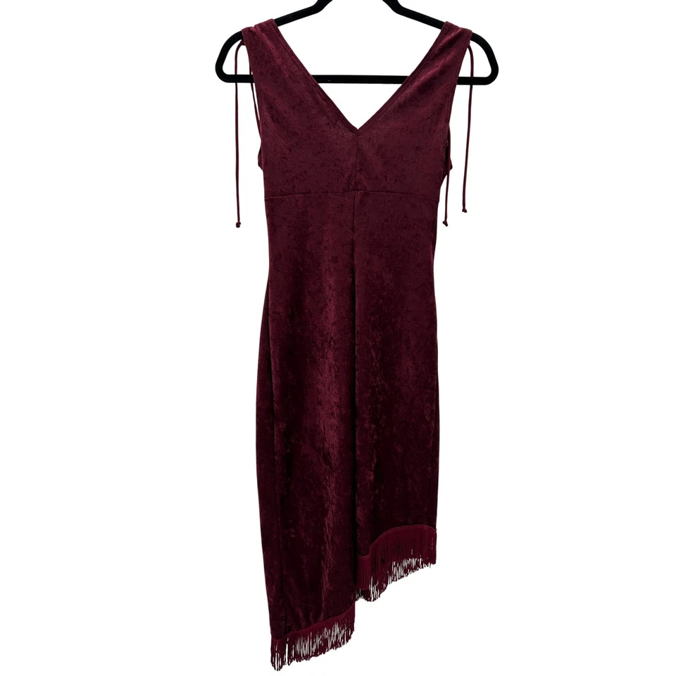 Vestido midi asimétrico bordado floral de terciopelo Rampage para mujer Borgoña Flecos S Foto 2 de 4