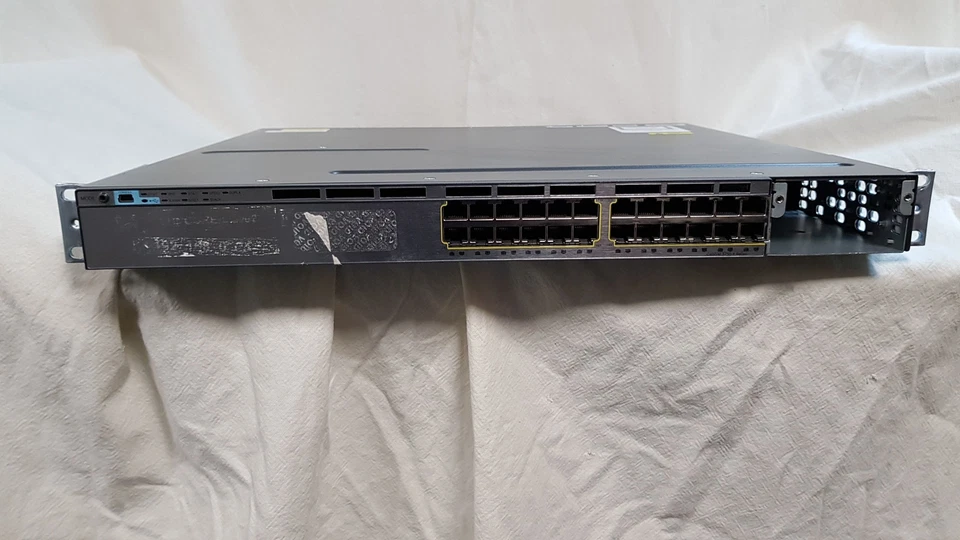 Cisco ws-c3750x-24t-s v06 24 Port Gigabit Ethernet Switch with Rackmount Ears ON - Image 2 of 4