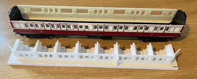 3D-gedruckte Sitzeinheit für Tri-ang R427 Caledonian Composite Reisebus