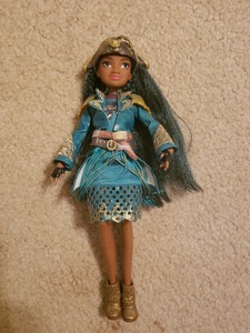 muñeca uma descendientes 2