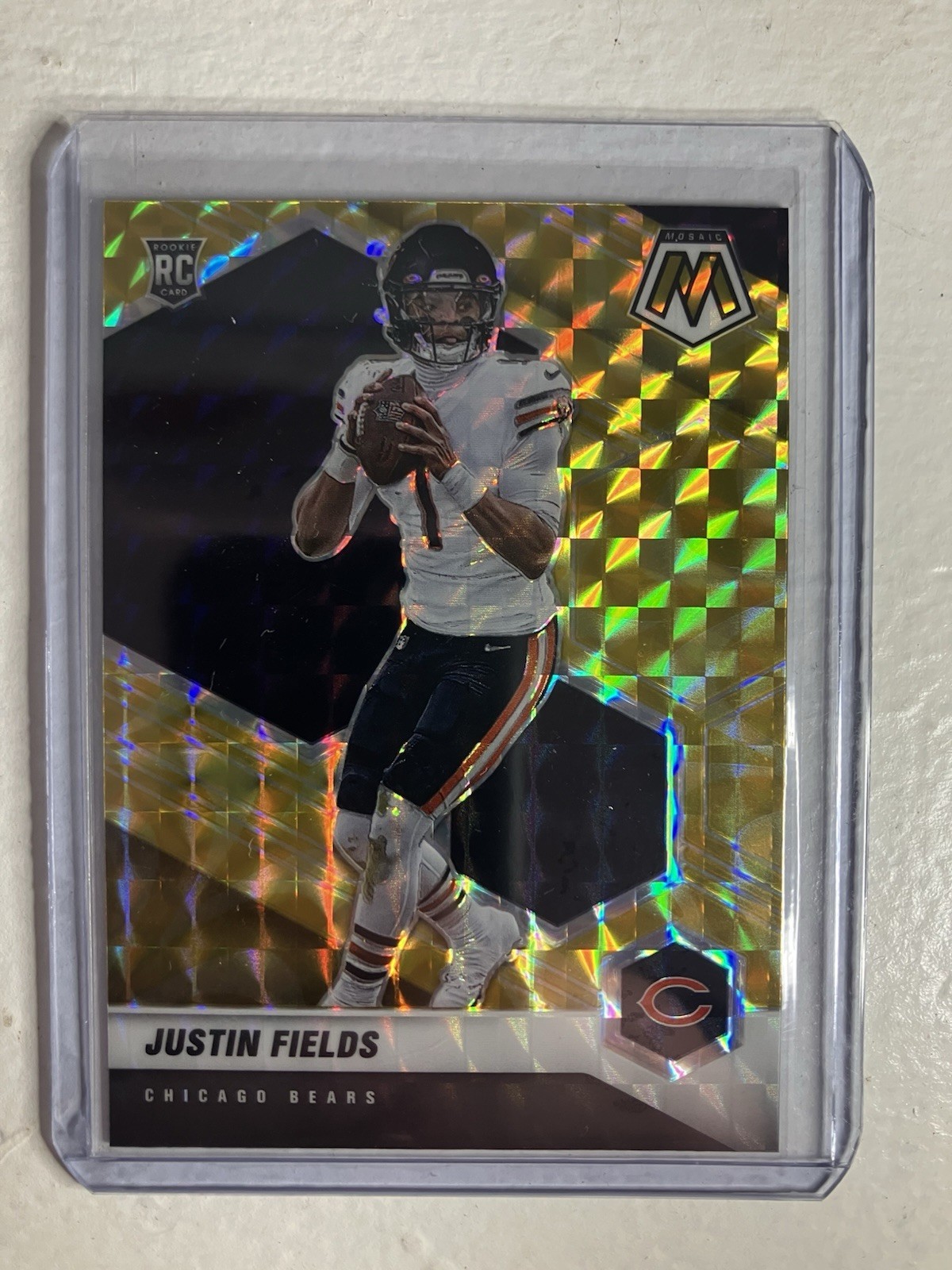 2021 Panini Mosaic - Rookies Justin Fields #304 Reactive Yellow Mosaic Prizm...