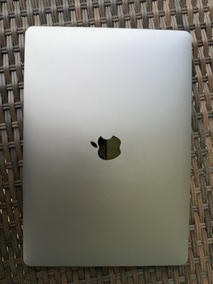 2020 Apple Macbook Air 1.1 GHz Quad-Core Intel Core i5 Intel Iris Plus Graphics