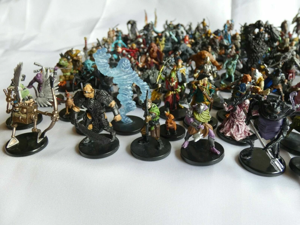 Random New Dungeons and Dragons Official Prepainted Miniatures - Bulk Lot - image 4 of 4
