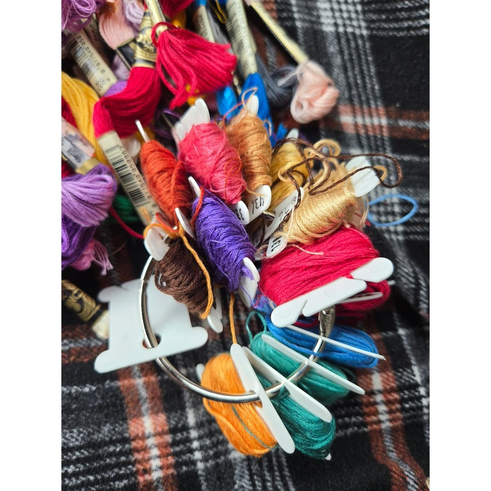 Lot of 48 Embroidery Floss dmc Thread 32 Skeins + 16 on cards Craft Cross Stitch - Image 2 of 3