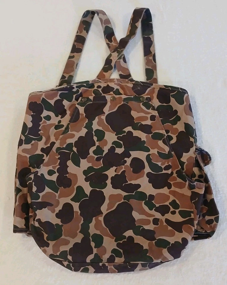 Vintage Gamehide Duck Camo Hunting Vest Detachable Game Pouch Size Medium - Image 3 of 4