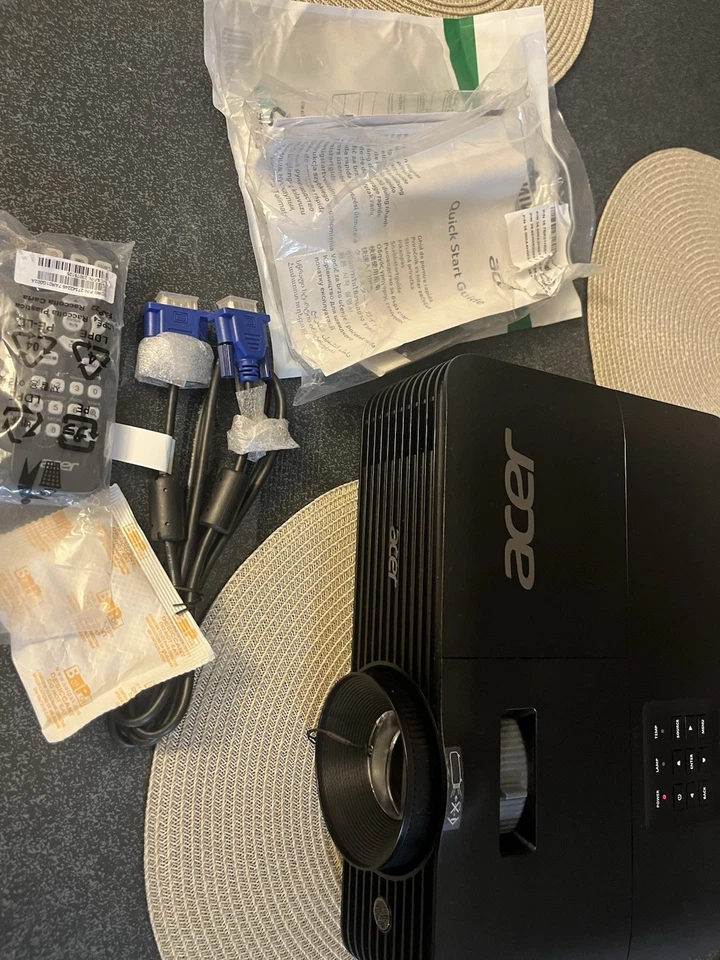 Acer X118HP DLP Projector (SVGA (800 x 600 Contrast, 3D Home Cinema / Business - Bild 3 von 4