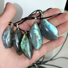 Collane pendenti pietre semipreziose gemme grezze labradorite colore naturale chiaro