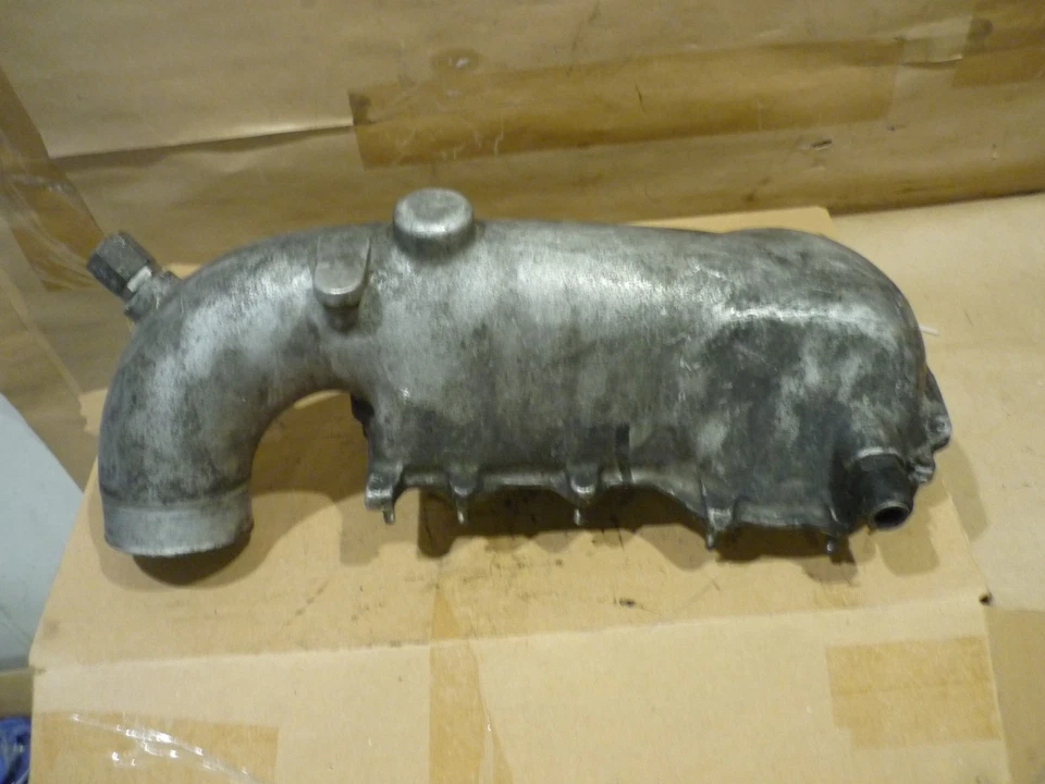 Ferrari 308 GTBi-GTSi - Soporte para distribuidor de combustible - P/N 117356 Foto 3 de 4