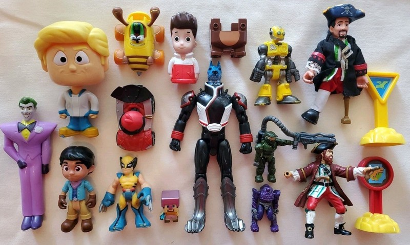 LOT OF 17 ACTION FIGURES + PIECES & PARTS (BOYS) - PAW PATROL, JOKER, MINECRAFT