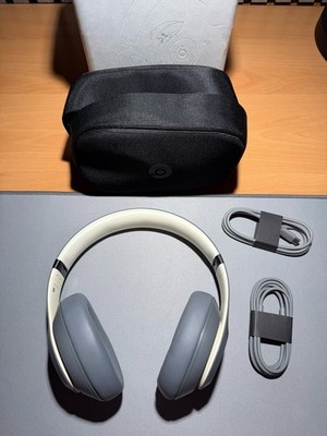 Beats Studio Pro Wireless Bluetooth Noise Cancelling Kopfhörer Sandgrau