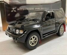 AutoArt 1/18 Mitsubishi Pajero Evolution #QY388B
