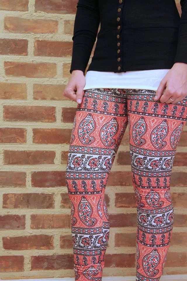 NWT Red Black White Paisley Print Pattern Leggings Women's One Size Soft  Comfy