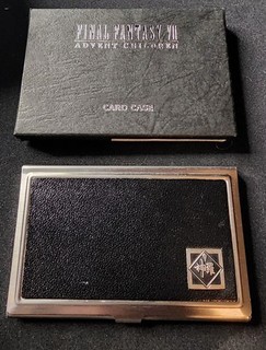 Estuche para tarjetas Final Fantasy VII Shinra Company usado completo ¡RARO! ¡VER FOTOS!
