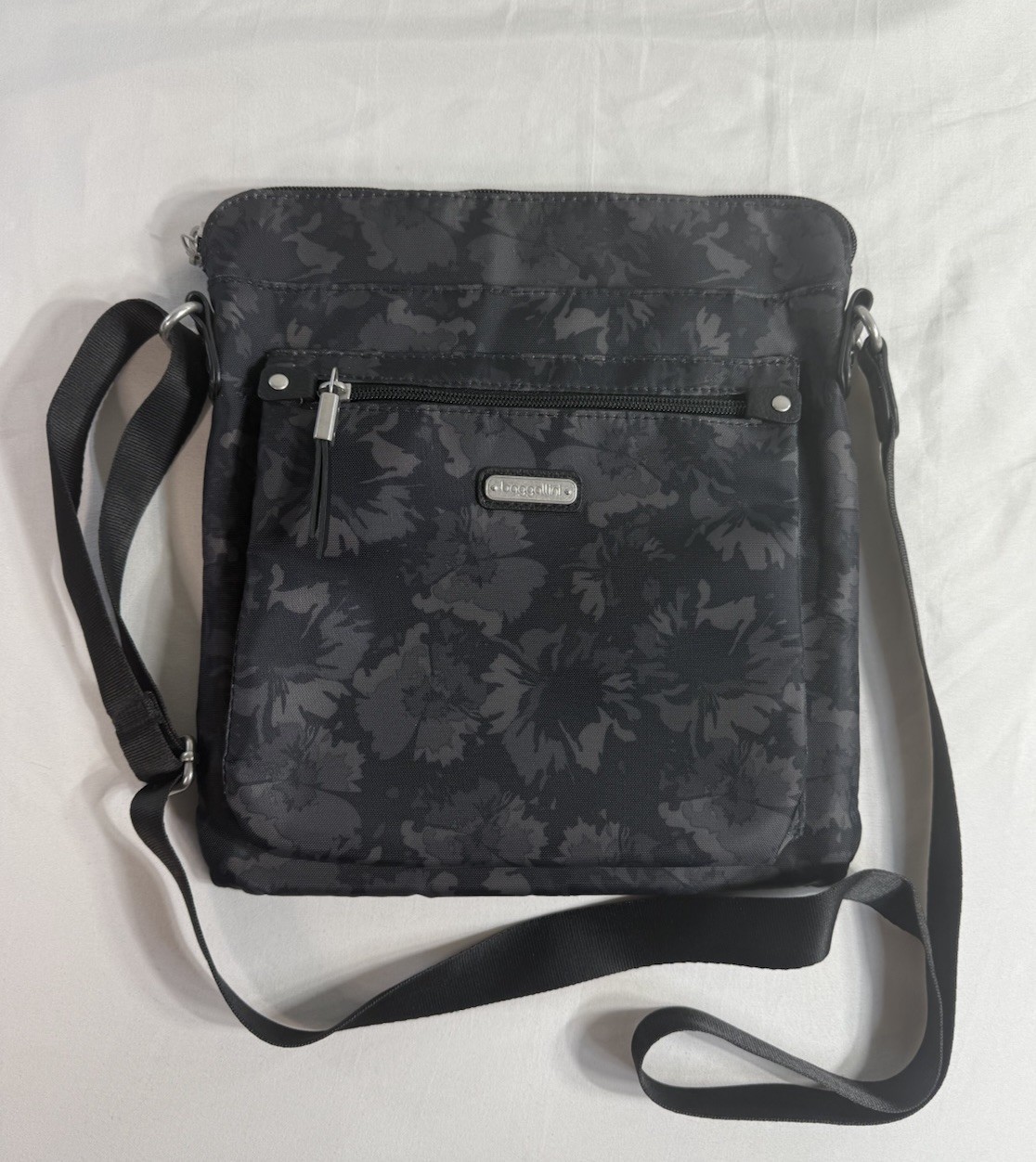 Baggalini Go Bagg Midnight Blossom Print Travel Crossbody Black Gray Floral