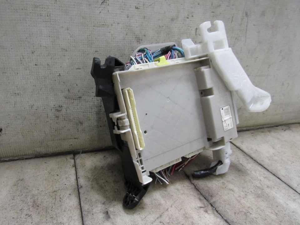 2010 LEXUS HS250H CABIN FUSE BOX 8273075020 - Image 2 of 4