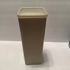 Tupperware #1696 Velveeta Cheese Keeper Cracker Container W/Tray Beige