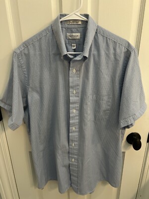 Van Heusen Broadcloth Men's Half Sleeve Button Down Shirt. Size 17, Blue Check