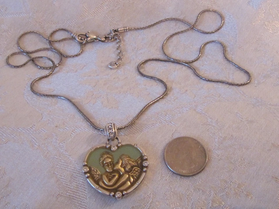 Collar Querubín Esmaltado Brighton DIVINE LOVE 16"-18" con Cristales de Swarovski Foto 3 de 4