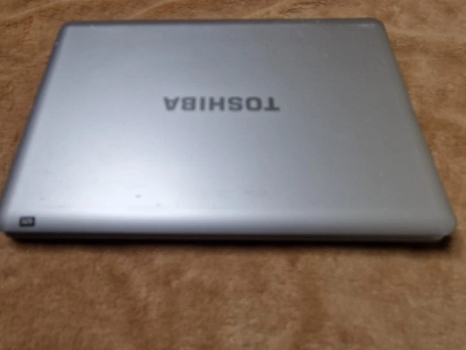 Toshiba Satellite L450D-11X Silver Laptop Amd Turion X2 Dual Core 2.2GHz Unteste - Image 3 of 4