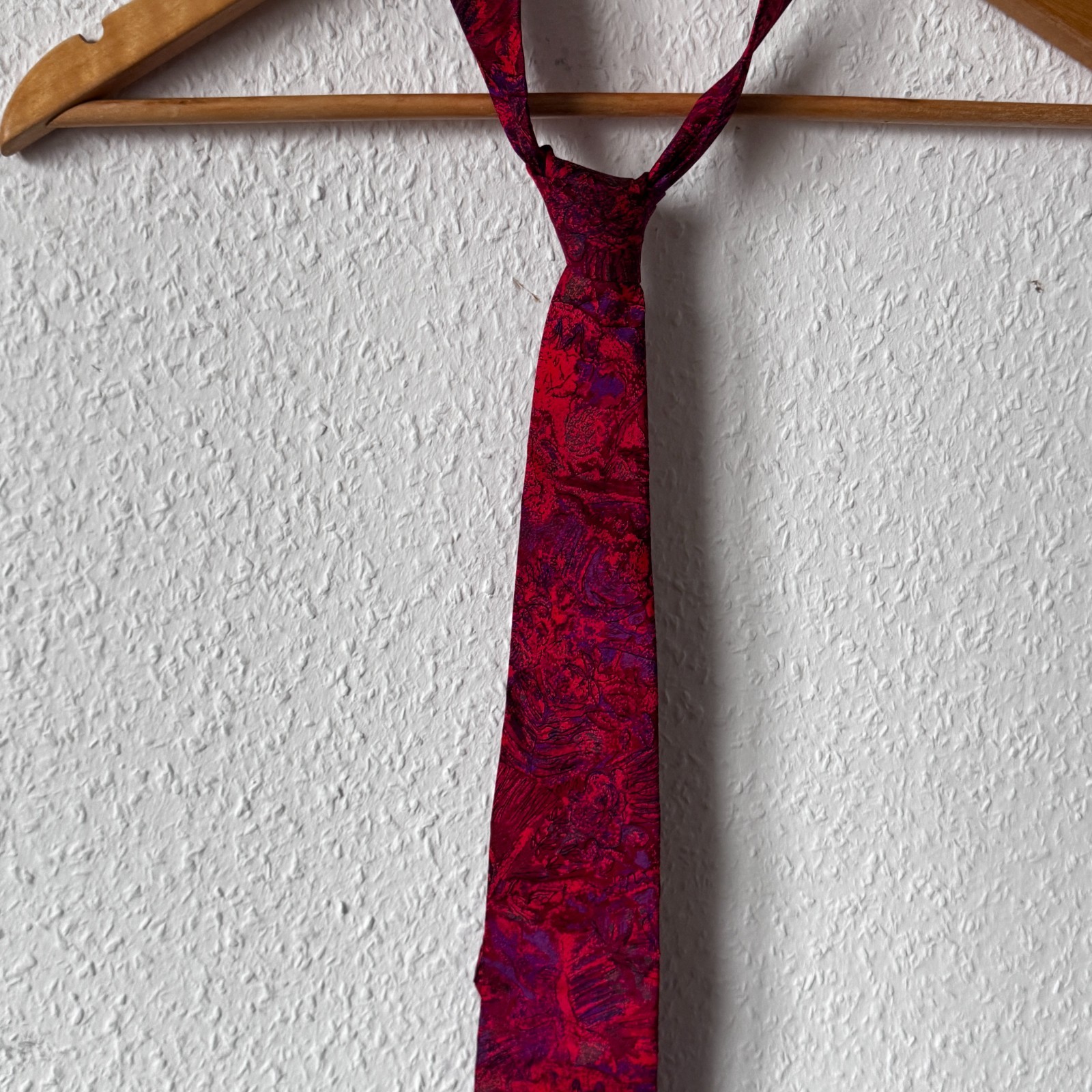 Vintage Shinawatra Chiang Mai 100% Hand Woven Thai Silk Tie - Red & Purple Abstr image 4