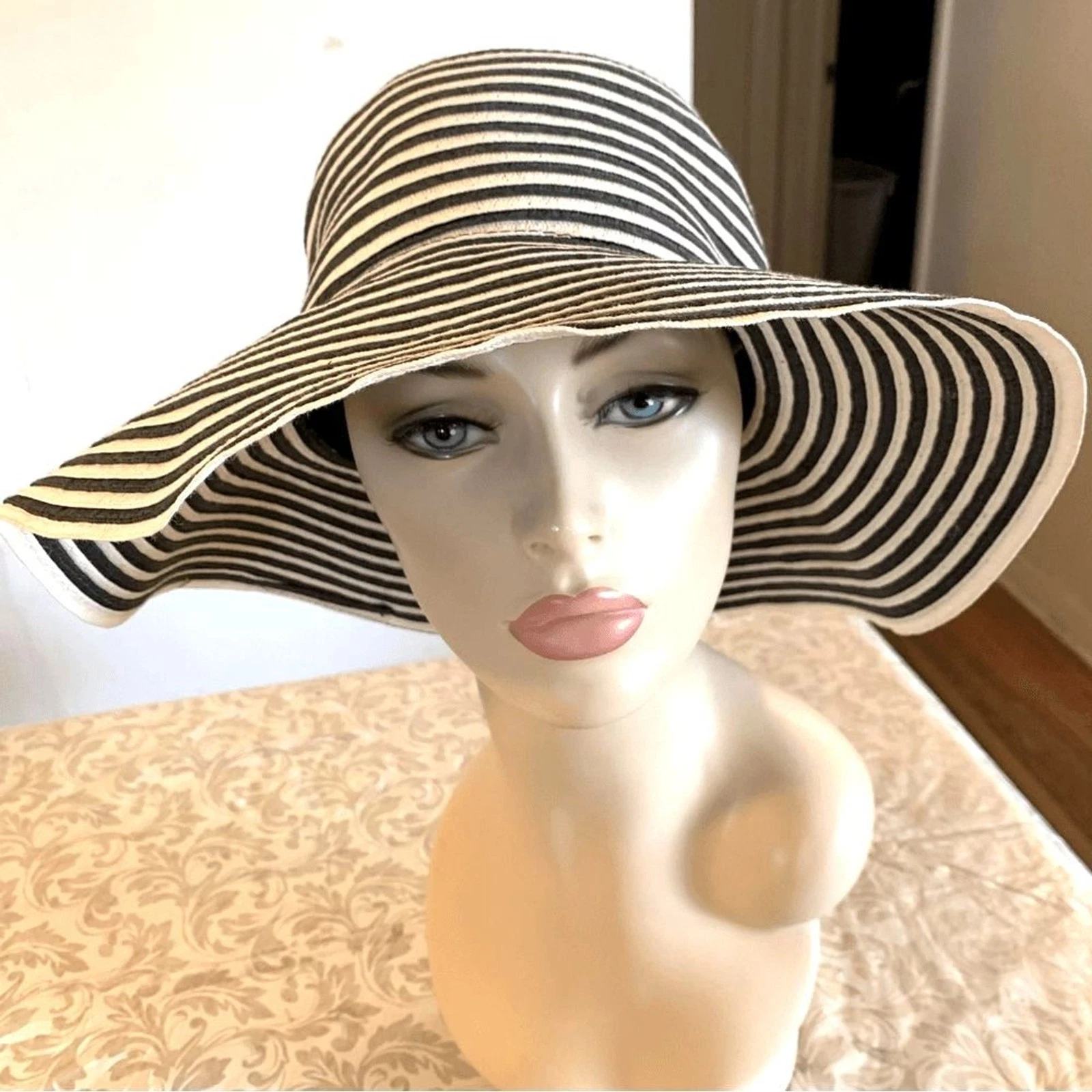 Ralph Lauren Chaps Sun Floppy Hat Blue & White Adj Head Strap OSFA Gorgeous