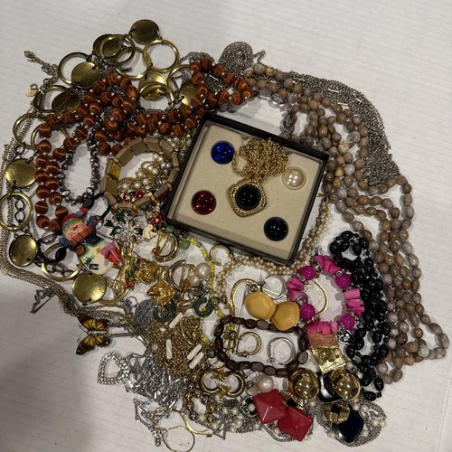 Mixed Lot Of Costume Jewelry Gold Tone Belt Necklace Earrings Bracelets Brooches