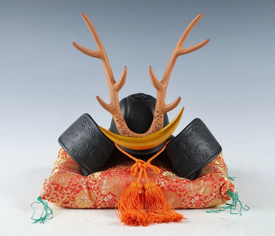 Hermoso Casco Japonés Pequeño Samurai Bronce -Yamanaka Shikanosuke Kabuto Foto 3 de 4