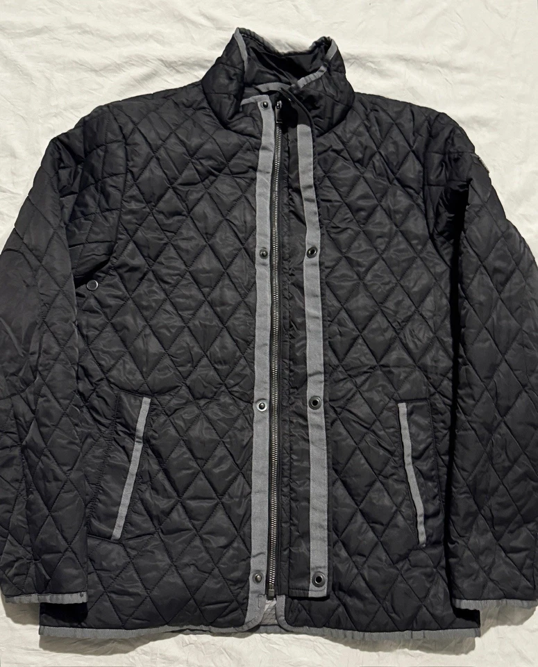 Chaqueta acolchada acolchada negra vintage Audi talla pequeña Foto 2 de 4