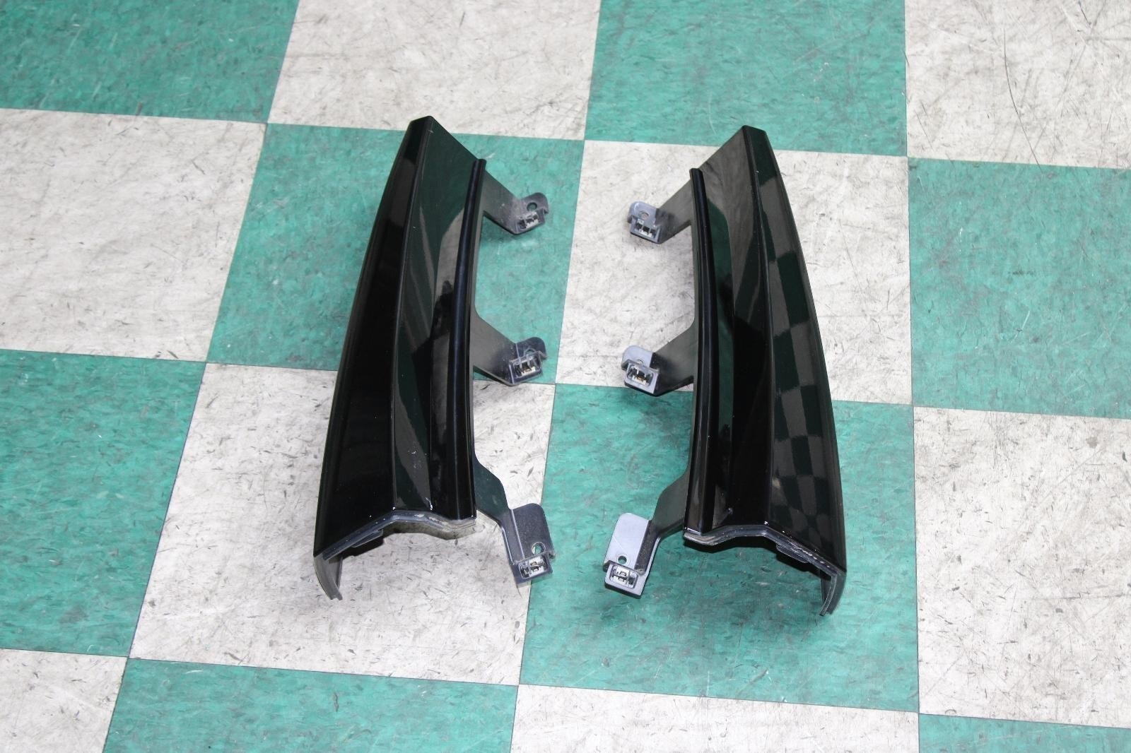 15-20 Yukon Onyx Black LH RH Rear Body Exterior D Quarter Pillar Trim Panel WTY