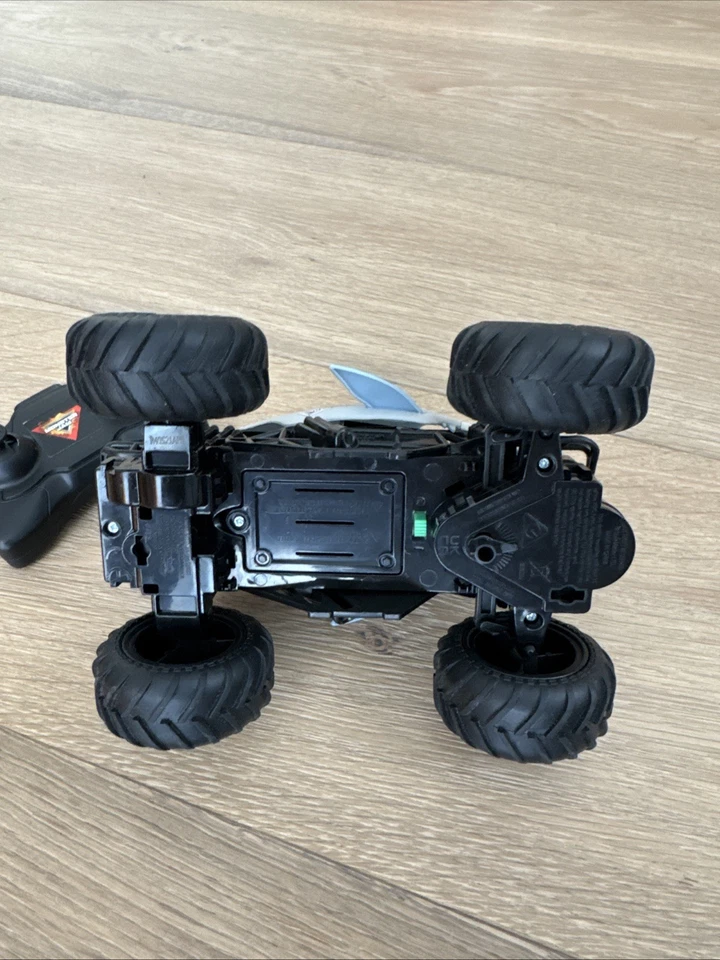Barely Used Monster Jam Megalodon RC Truck 1/24 Scale Remote Control Toy - Image 3 of 3