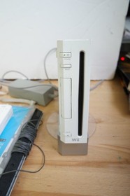 Nintendo Wii  RVL 001 White with 2 controllers and wii play game complete tested