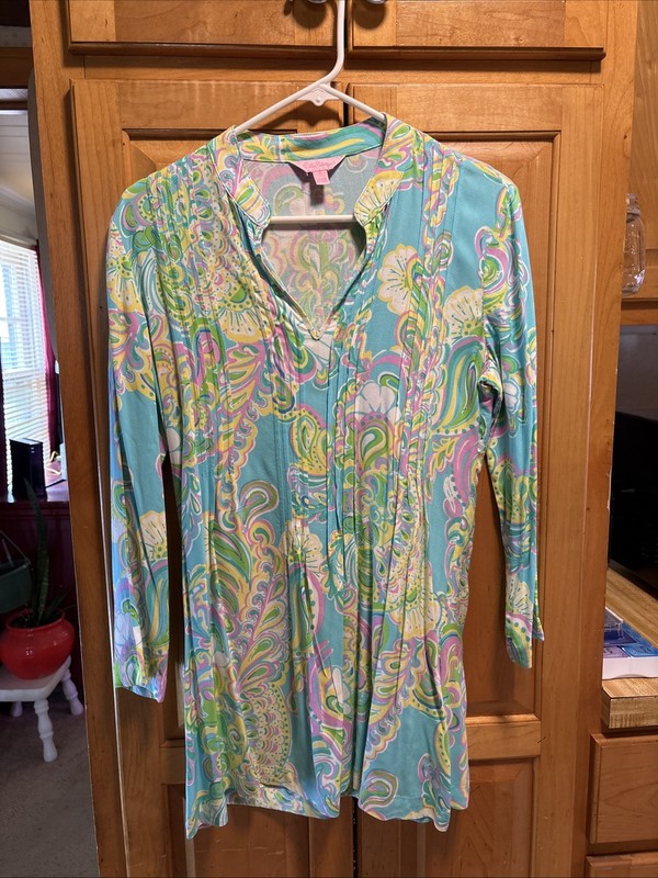 Ladies Lilly Pulitzer Small Multi Color 3/4  Sleeve V Neck Blouse Style # 92484