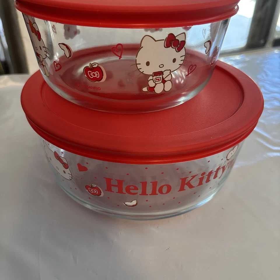 Pyrex Hello Kitty 4-Piece Decorated Glass Food Storage Set Collectors Edition - Image 3 of 4