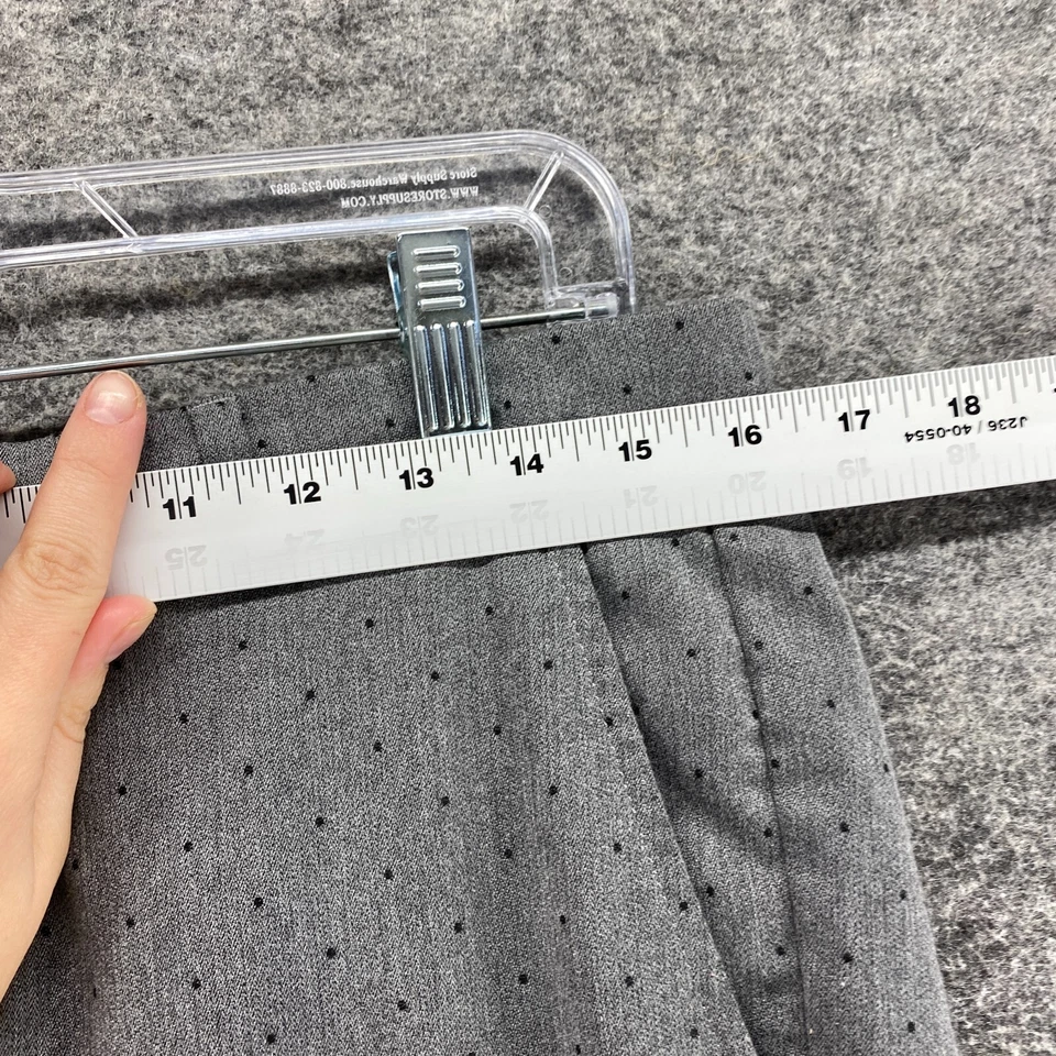 Pantalones de vestir Banana Republic para mujer 6 grises a lunares tiro medio frente plano Ryan Foto 3 de 4