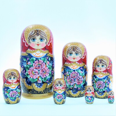 Poupées russes fait main avec 7 figurines