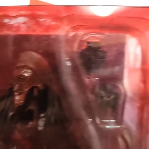 Modellino ULTIMATE BEAR BLOOD FERAL PREDATOR Prey scala 9" Neca come nuovo 2023 - Foto 2 di 6