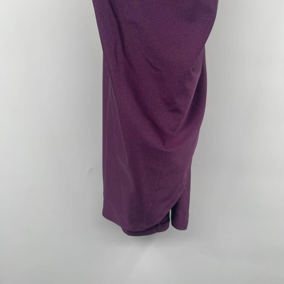 Mini vestido justo Speechless sem mangas roxo tamanho médio - Imagem 3 de 4